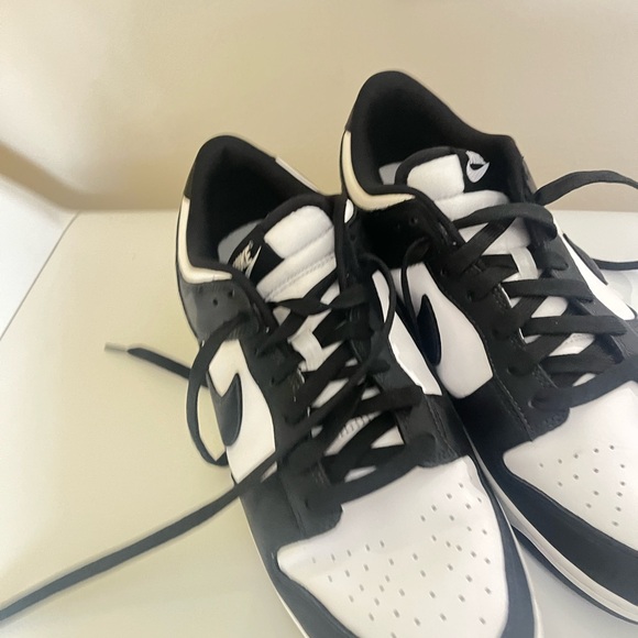 Nike Low-Top Sneakers in Black and White - Picture 7 of 8